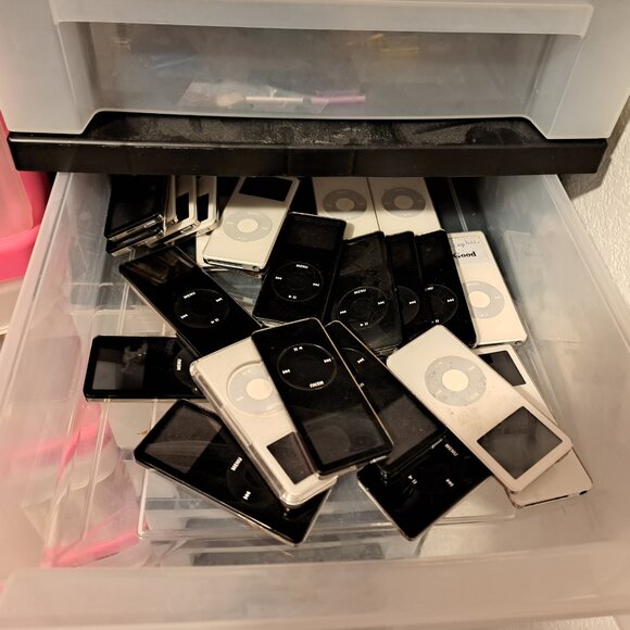 1X Apple iPod Classic 4th Gen Various Storage and Condition with accessories - Picture 10 of 16